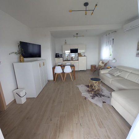 Apartmani Tin Starigrad Paklenica Buitenkant foto