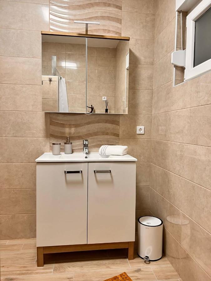 Apartmani Tin Starigrad Paklenica Buitenkant foto