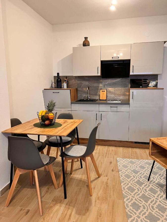 Apartmani Tin Starigrad Paklenica Buitenkant foto