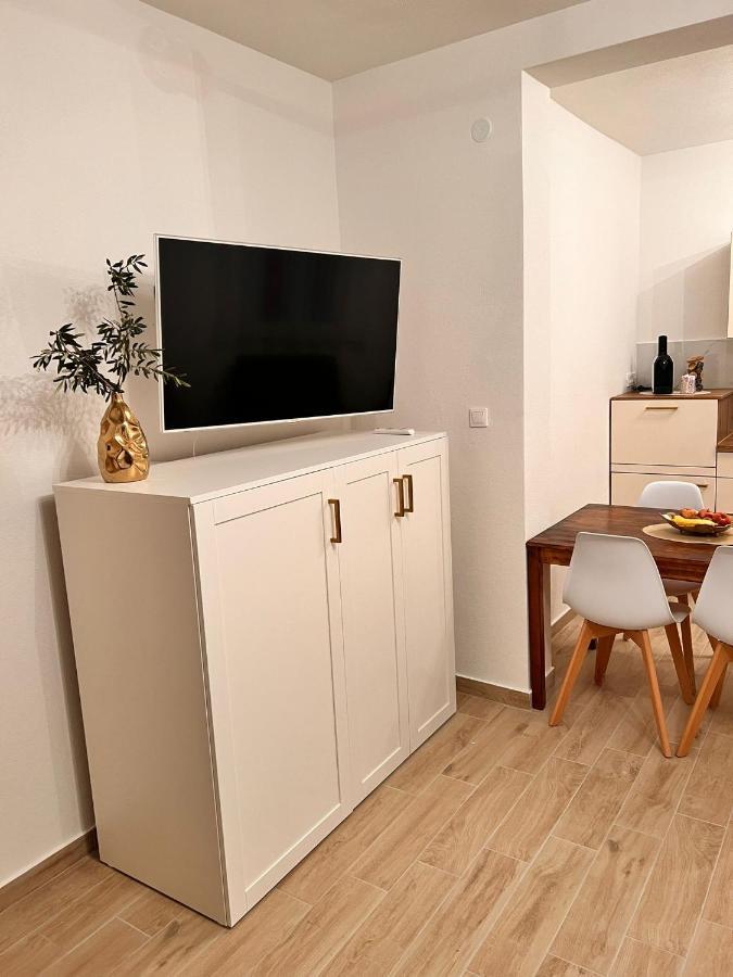 Apartmani Tin Starigrad Paklenica Buitenkant foto
