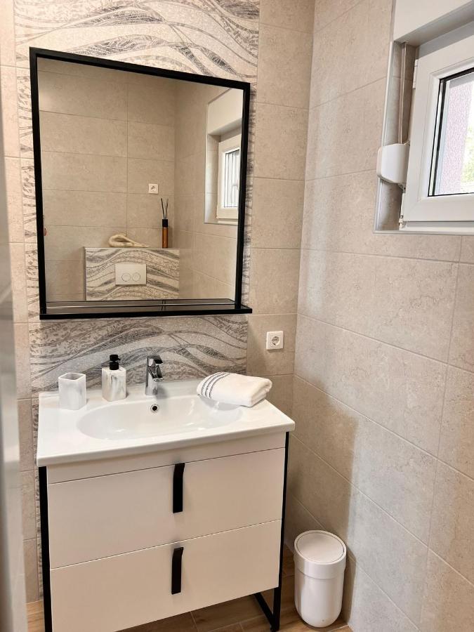 Apartmani Tin Starigrad Paklenica Buitenkant foto