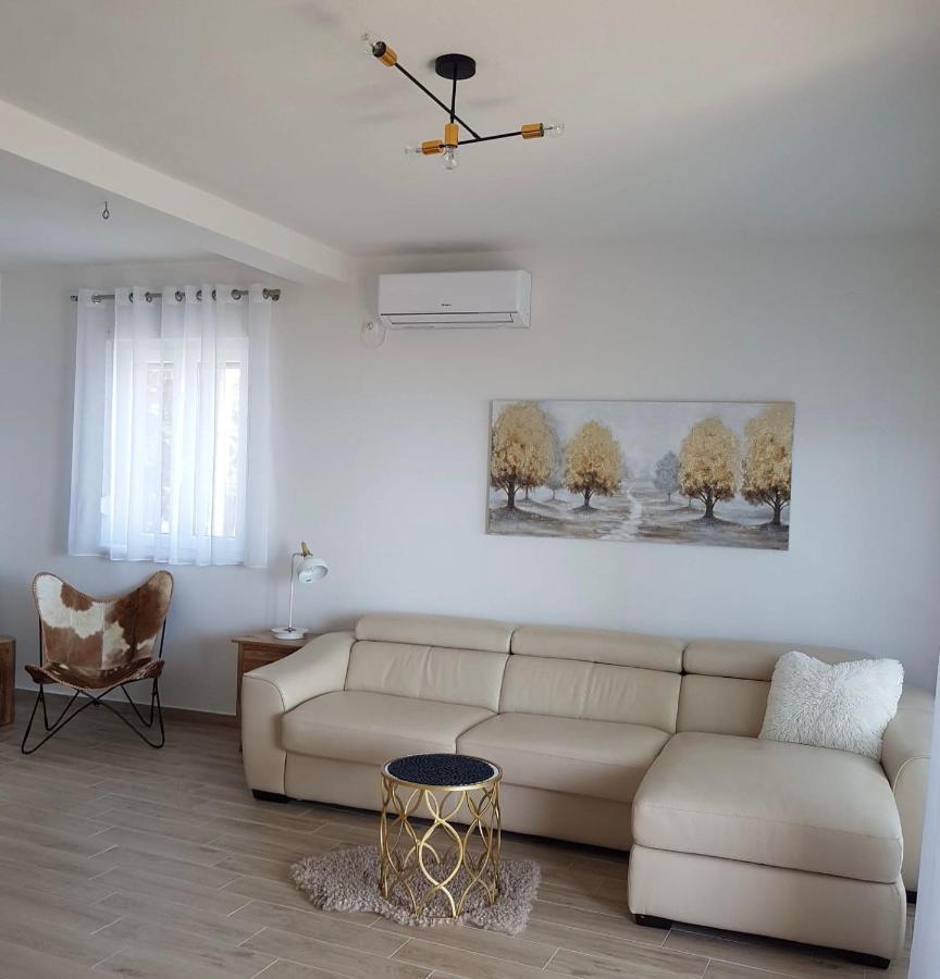 Apartmani Tin Starigrad Paklenica Buitenkant foto