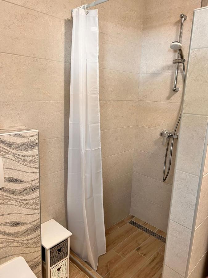 Apartmani Tin Starigrad Paklenica Buitenkant foto